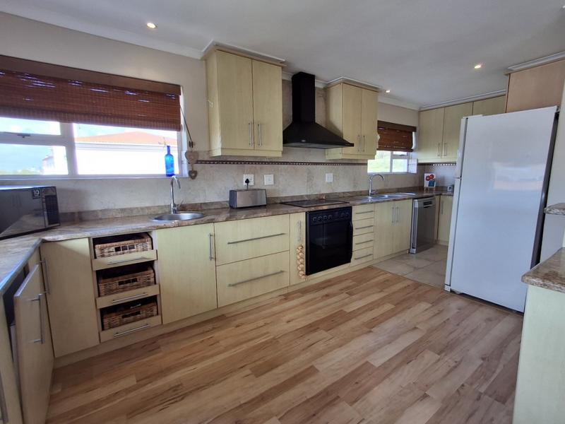 3 Bedroom Property for Sale in Hannasbaai Western Cape